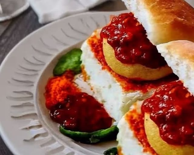 Schezwan Vada Pav