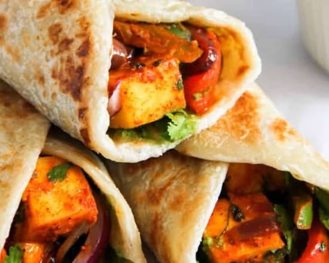 Achari Paneer Roll